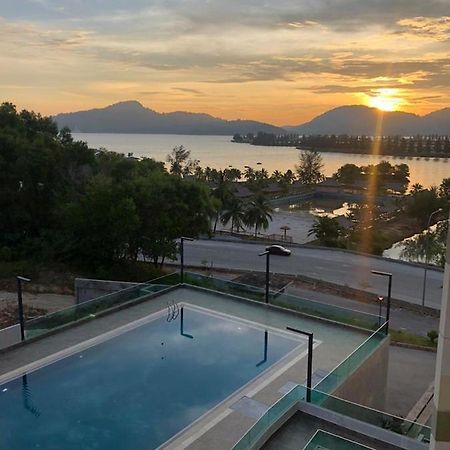 Marina Heights Seaview Resort Lumut Exterior foto