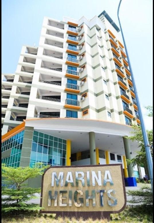 Marina Heights Seaview Resort Lumut Exterior foto