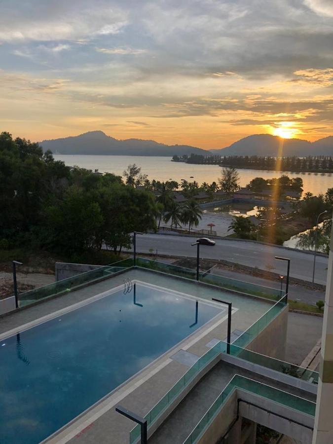 Marina Heights Seaview Resort Lumut Exterior foto