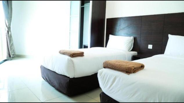 Marina Heights Seaview Resort Lumut Exterior foto